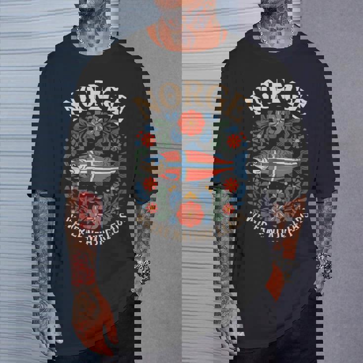 サーモン ノルウェー Rosemaling 花柄 フィヨルド 自然 Norge Tシャツ 彼への贈り物