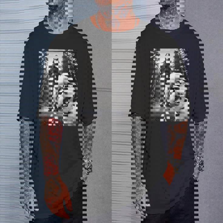 シーズーとビッグフットの森の冒険 Tシャツ 彼への贈り物