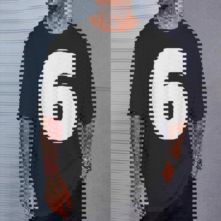 タイポグラフィ 太字表示 6番 数字 6 Tシャツ 彼への贈り物