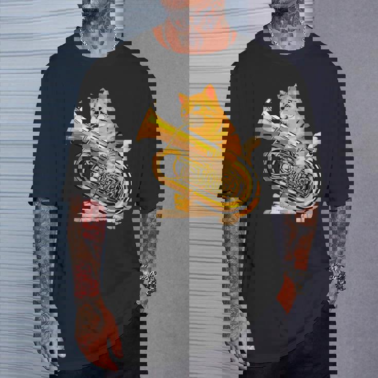 チューバを弾く面白い猫ギフト かわいい子猫ミュージシャンファン Tシャツ 彼への贈り物