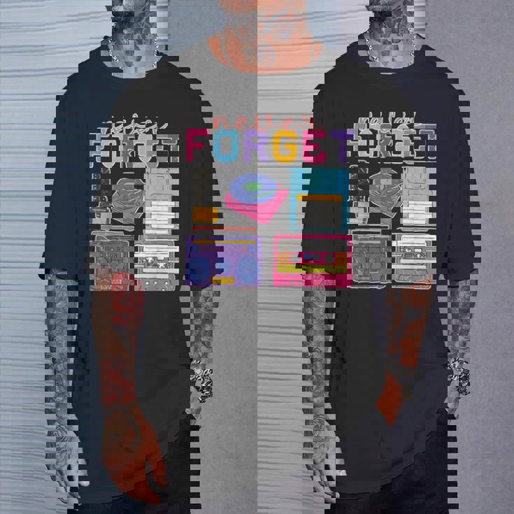 ネバーフォーゲット カセットテープ フロッピーディスク オールドスクール レトロ Tシャツ 彼への贈り物