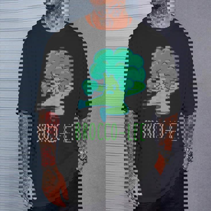 ブロッコリー 面白い空手カンフーブロッコリー野菜 Tシャツ 彼への贈り物