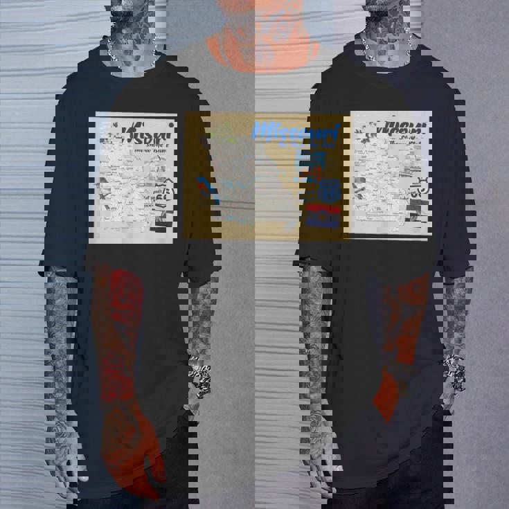 ミズーリ州、マップフラッグアーチブルーバードフラワーランドマーク Tシャツ 彼への贈り物