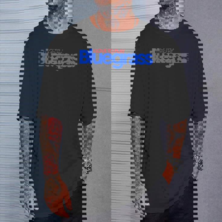 ミュージシャンやリスナーのためにブルーグラスを演奏するのが大好きです Tシャツ 彼への贈り物