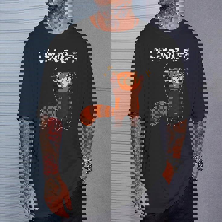 レッサーパンダ威嚇ポーズ かわいい癒しイラスト Tシャツ 彼への贈り物