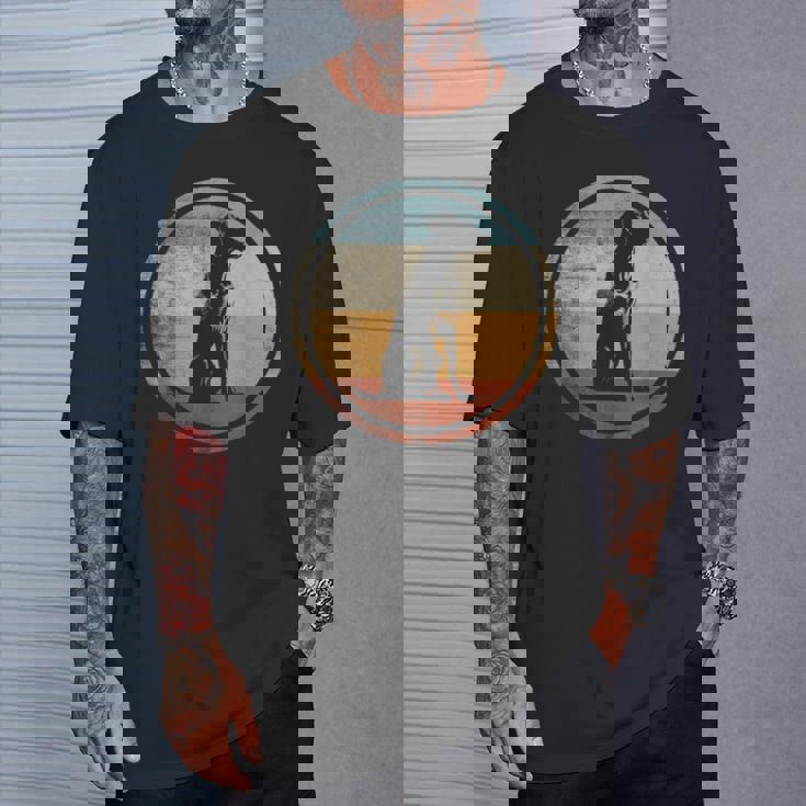 レトロなビンテージ デザインのワイマラナー犬 Tシャツ 彼への贈り物