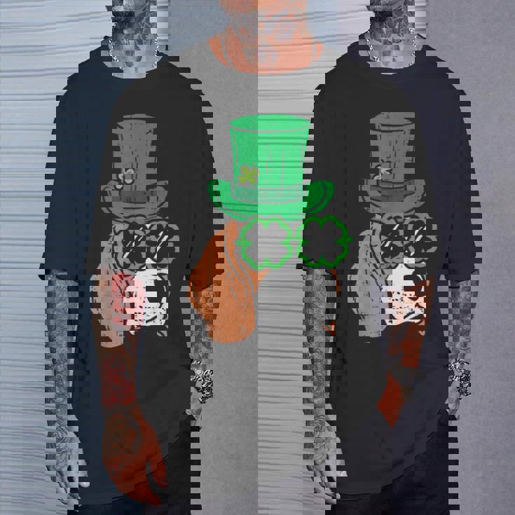 レプラコーン ビーグル シャムロックグラス セントパトリックスデー 犬の贈り物 Tシャツ 彼への贈り物