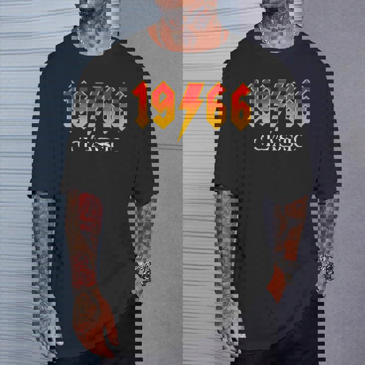 ヴィンテージ 1966 クラシック 60歳 60歳 誕生日 ロックレジェンド Tシャツ 彼への贈り物