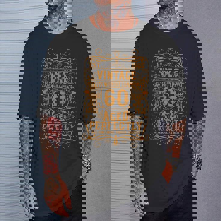 ヴィンテージ還暦祝い 1965年生まれ 60歳 完熟熟成 Tシャツ 彼への贈り物