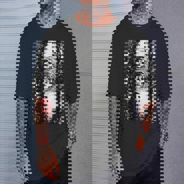 不気味な漫画 少女 怖い目 ホラー ハロウィン 恐ろしい Tシャツ 彼への贈り物