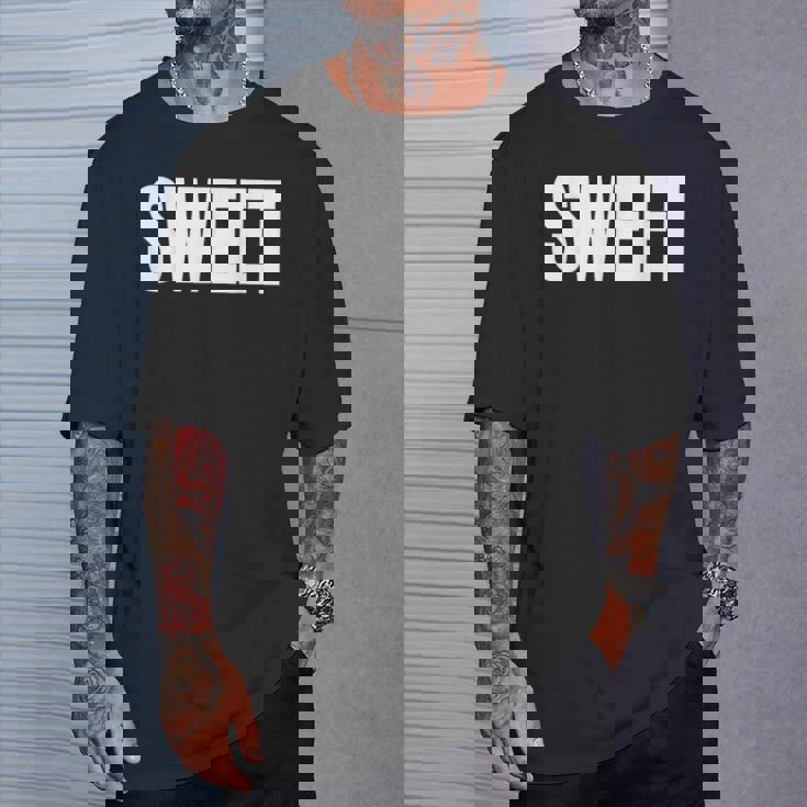 巨大な文字に甘いという言葉を込めて Tシャツ 彼への贈り物