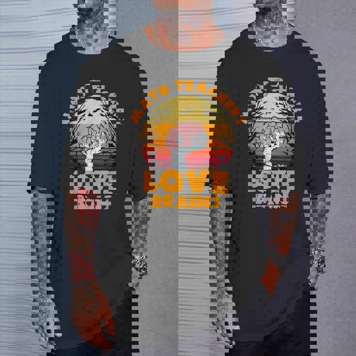 数学教師 Love Brains おもしろハロウィン ゾンビテーマ Tシャツ 彼への贈り物