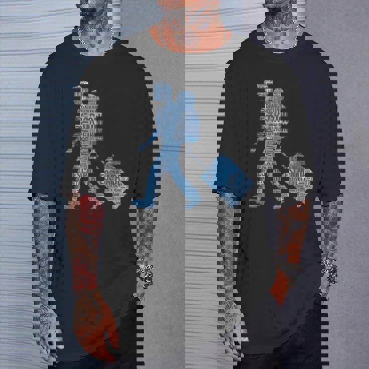 旅への冒険心を抱くシルエットデザイン 世界を巡る旅人たち Tシャツ 彼への贈り物