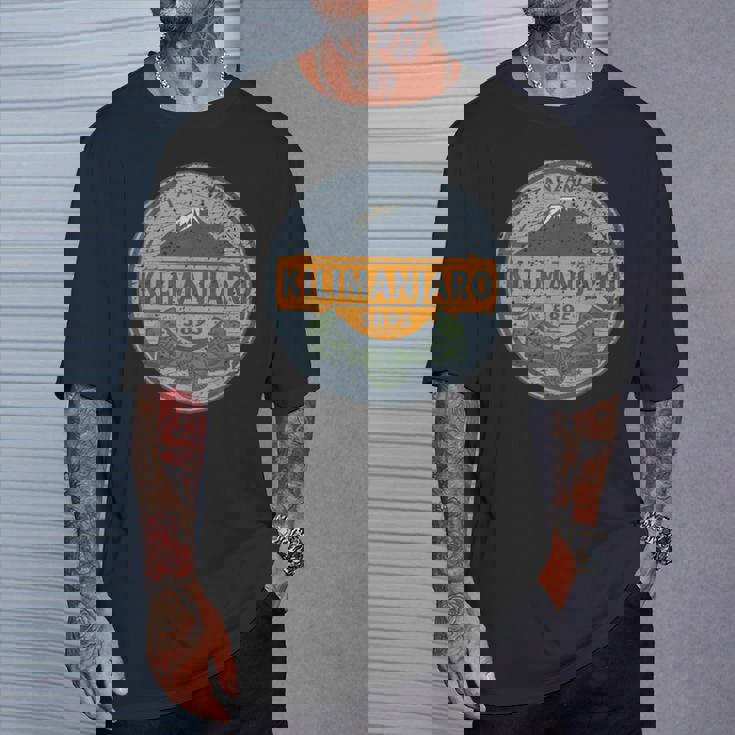 旅行 アフリカ タンザニア セレンゲティ キリマンジャロ山 バケーション Tシャツ 彼への贈り物