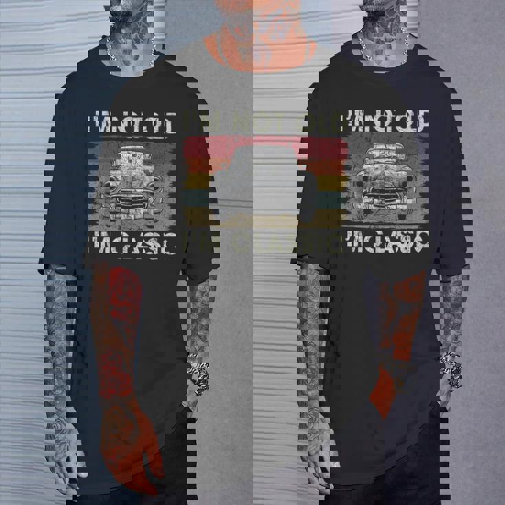 私は年をとっていない私はクラシックで面白い車好きの男性お父さんパパおじいちゃん Tシャツ 彼への贈り物