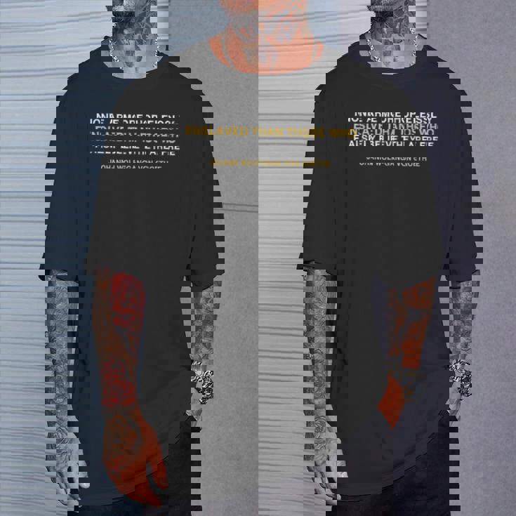 絶望的に奴隷化されたアナキズムリバタリアンの引用 Tシャツ 彼への贈り物