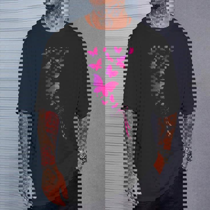 蝶の美しさをお楽しみください。グラフィッククールなデザイン。 Tシャツ 彼への贈り物