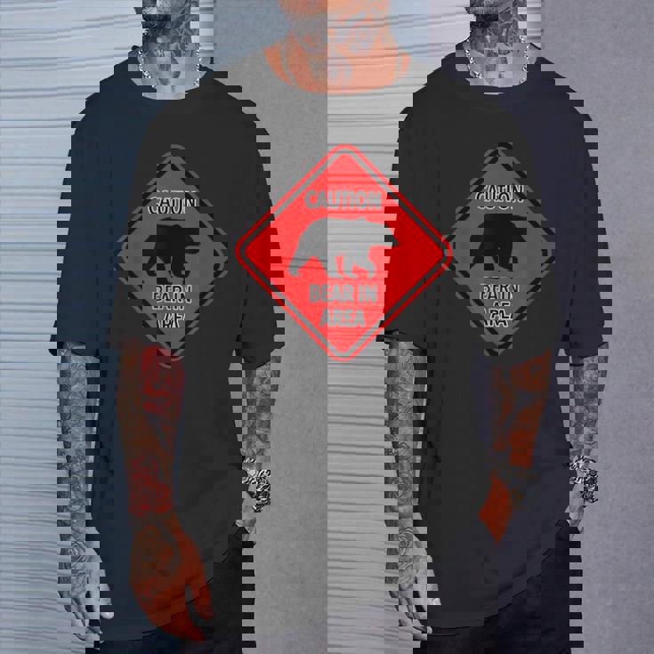 赤い警告標識 クマのエリア標識 Tシャツ 彼への贈り物