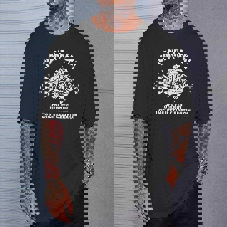 還暦祝い 魚釣りが趣味の60歳に贈る特別なお祝い 長寿・安全・大漁祈願 かっこいい Tシャツ 彼への贈り物