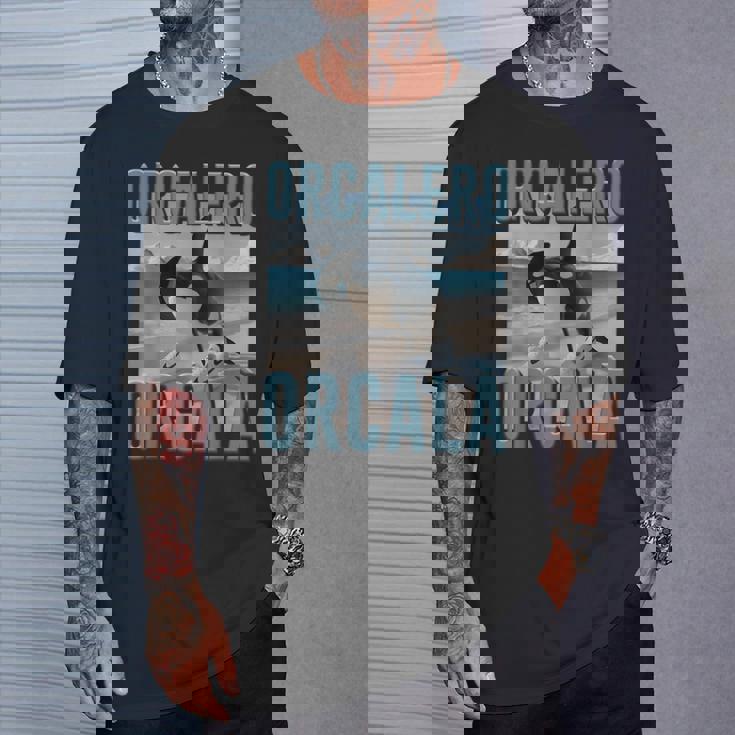 面白い Ai生成 モンスター 流行 オルカレロ オルカラ オルカ Tシャツ 彼への贈り物