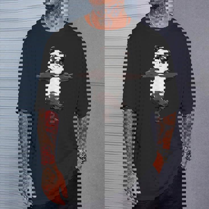 面白いパンダダンシングダンスポーズサングラス Tシャツ 彼への贈り物