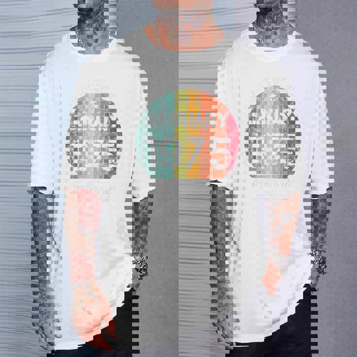 1975年1月以来絶対に素晴らしい男性と女性の誕生日。 Tシャツ 彼への贈り物