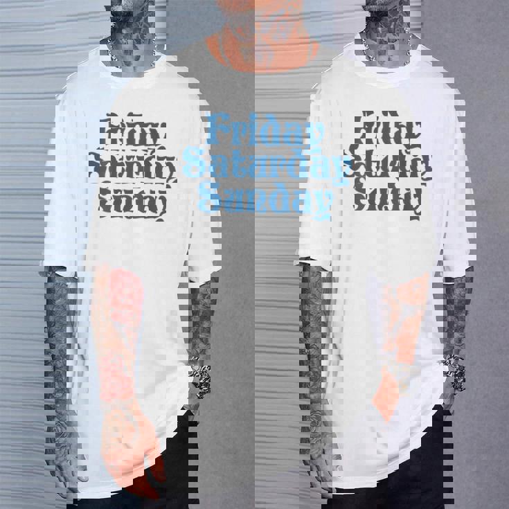 Fridayaturdayunday Moodibe Weekend Relax Day Off Tシャツ 彼への贈り物