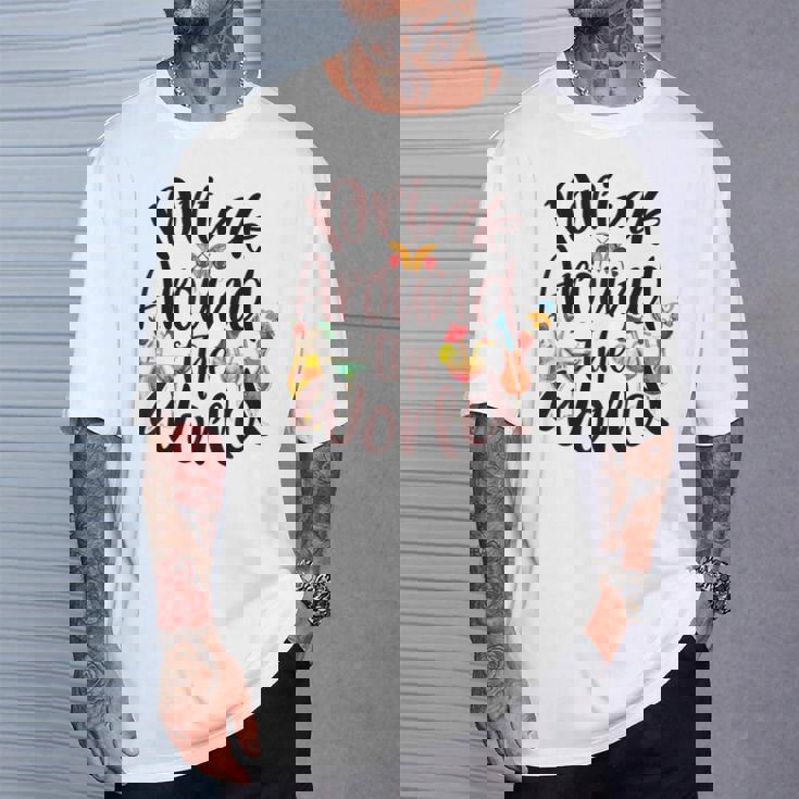 Family Drinking Around The World チェックリスト パスポート Tシャツ 彼への贈り物