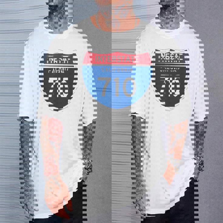 Interstate 710 California Tシャツ 彼への贈り物