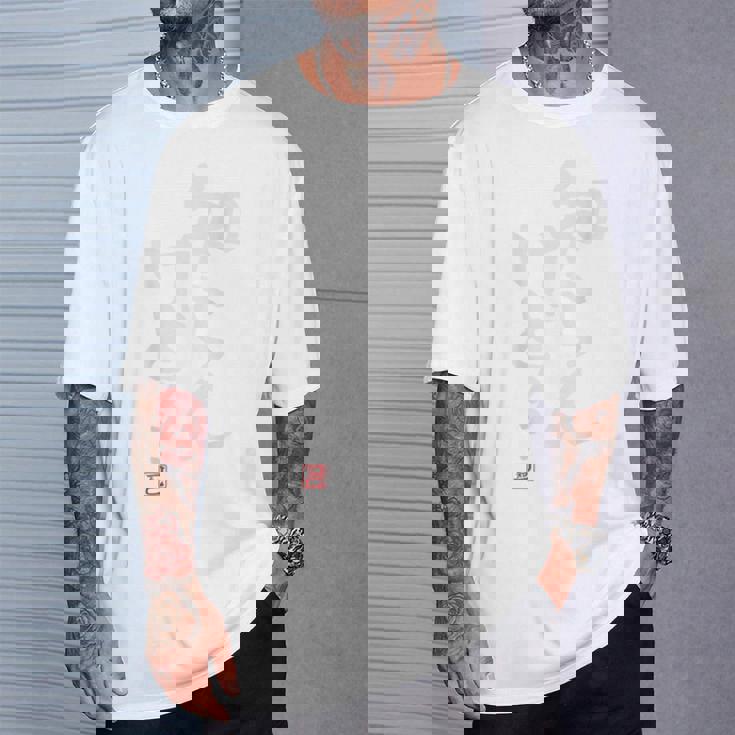 「知らんけど！！」面白い 筆文字 ユーモア満点 背面に文字入りデザイン おもしろプリント Tシャツ 彼への贈り物