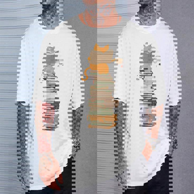 かわいい猫、本好きの猫 Tシャツ 彼への贈り物