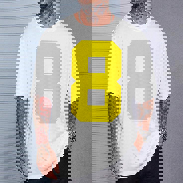 イエローナンバー8 背面 スポーツチームジャージ番号 Tシャツ 彼への贈り物