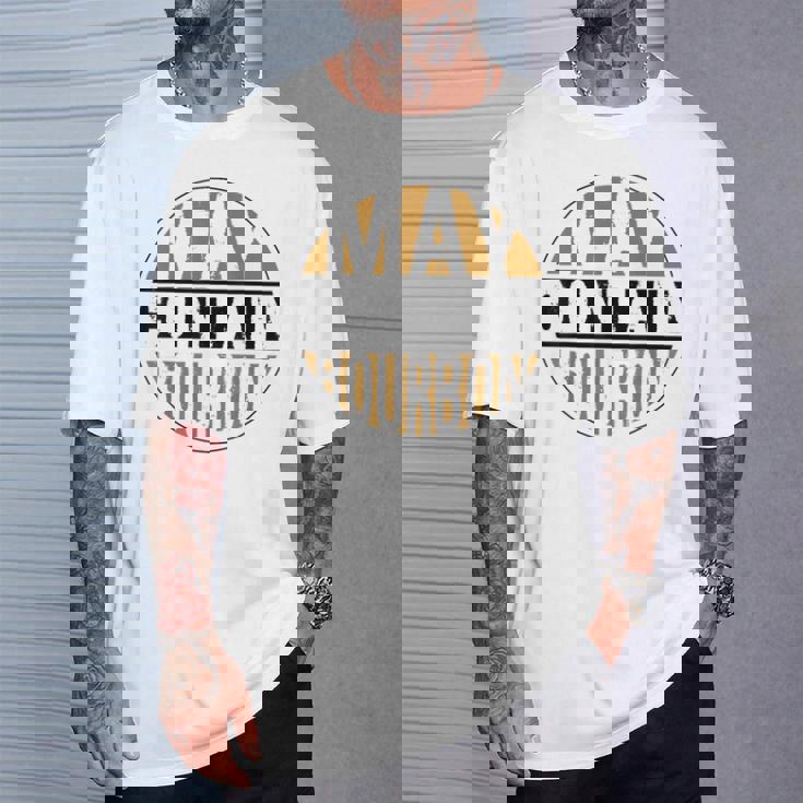 ウイスキーを飲むアルコール昔ながらのバーボン酒飲み Tシャツ 彼への贈り物