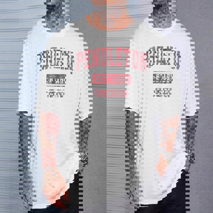 オレゴン州ペンドルトンビンテージスポーツデザインレッドデザイン Tシャツ 彼への贈り物