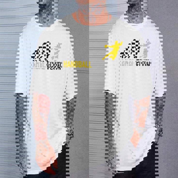 ハンドボール選手の進化ハンドボール Tシャツ 彼への贈り物