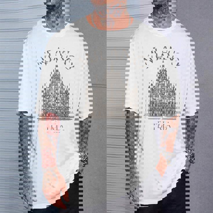 ミラノ イタリア ドゥオーモ 大聖堂 建築 イタリア Tシャツ 彼への贈り物