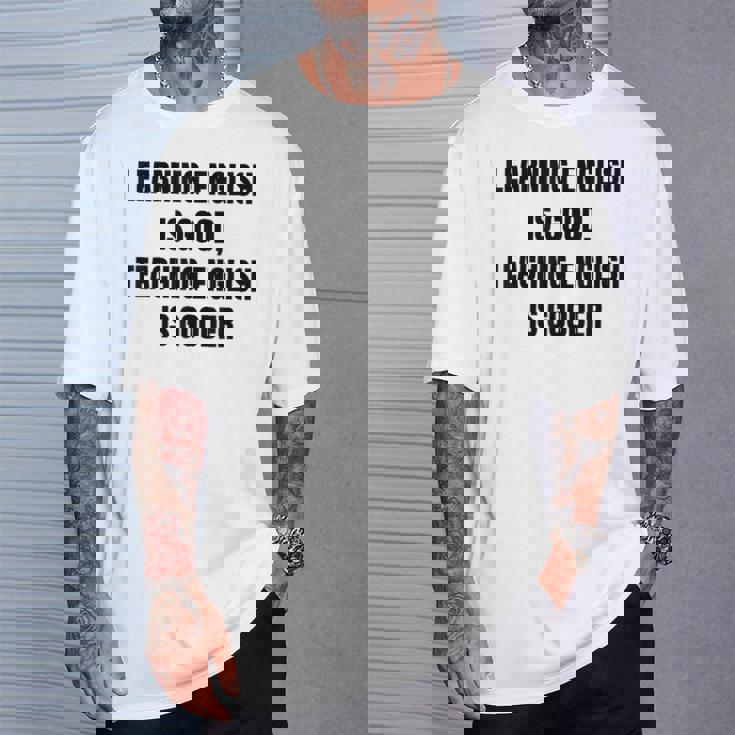 ヴィンテージの退職英語教師、面白い英語教師 Tシャツ 彼への贈り物