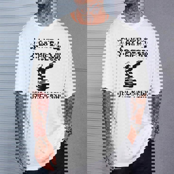 弁護士 法律 格言 法学者 デザイン 弁護士 Tシャツ 彼への贈り物