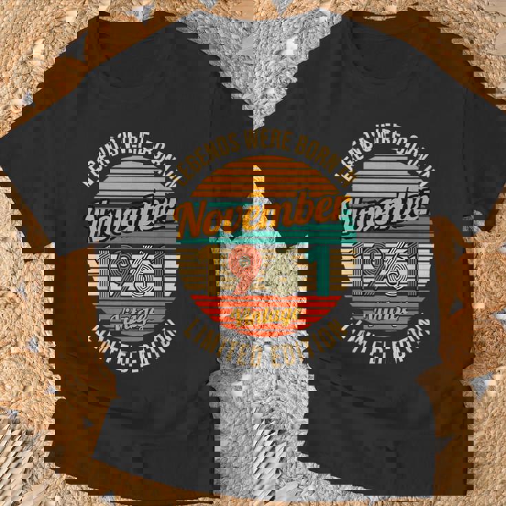 1961年11月生まれのレジェンドたち 62歳の誕生日 Tシャツ 高齢者への贈り物