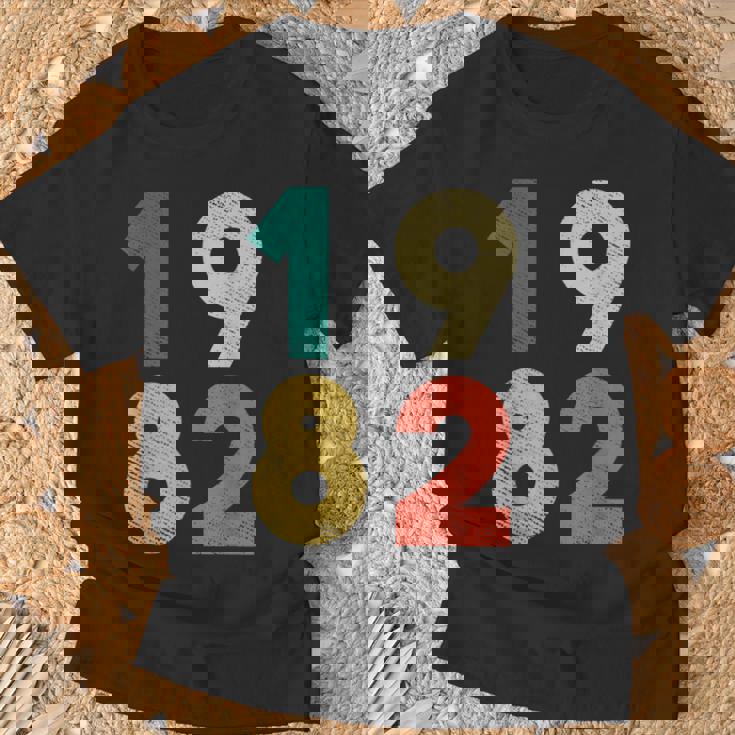 1982 デザイン レトロバースデーヴィンテージ 1982 Tシャツ 高齢者への贈り物