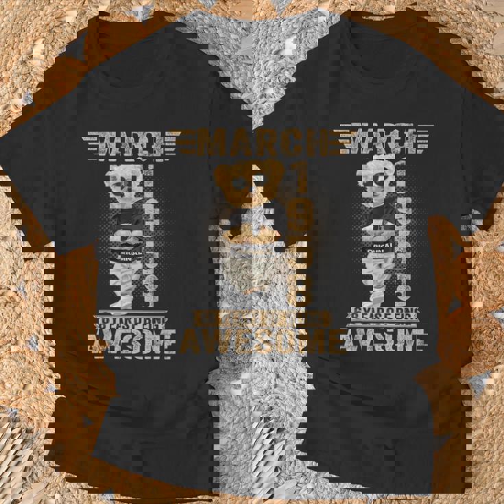 3月 68歳の誕生日 男性 女性 1958年 素晴らしいテディベア Tシャツ 高齢者への贈り物