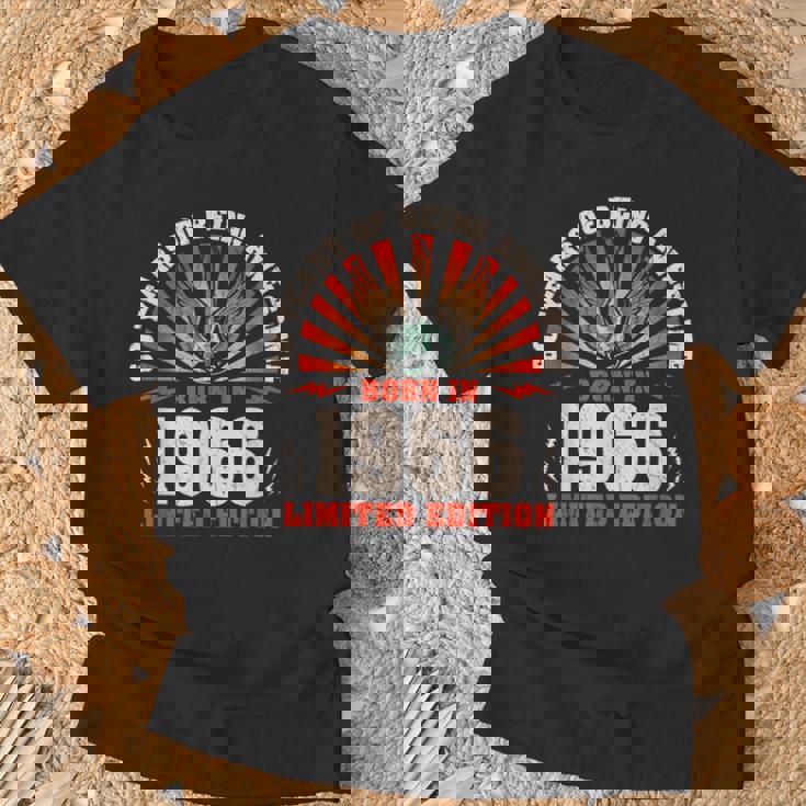 60歳の誕生日 60歳のギタリスト ギター愛好家 1966年生まれ Tシャツ 高齢者への贈り物