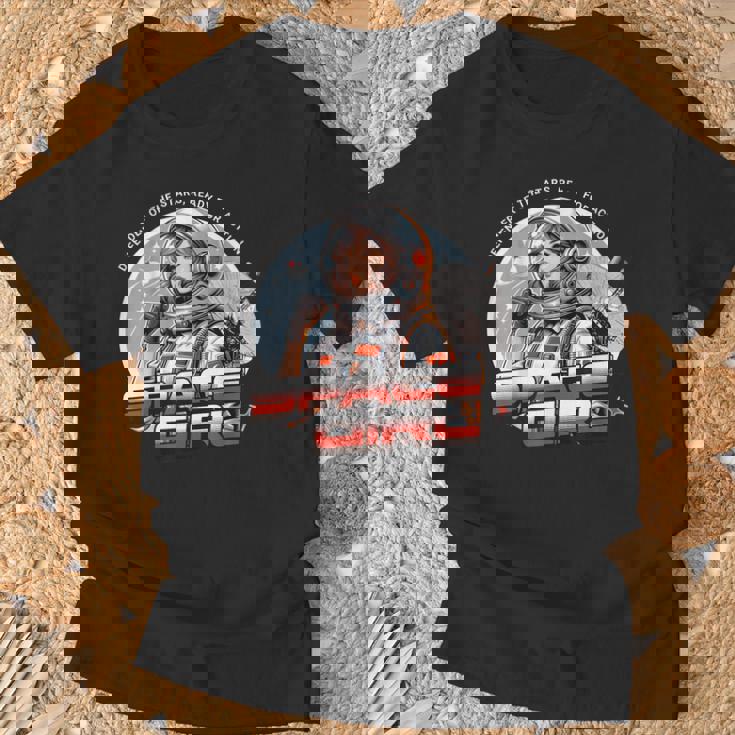 Sf宇宙少女ディフェンダー・オブ・ザ・スターズ・レディ・フォー・アクション。 Tシャツ 高齢者への贈り物