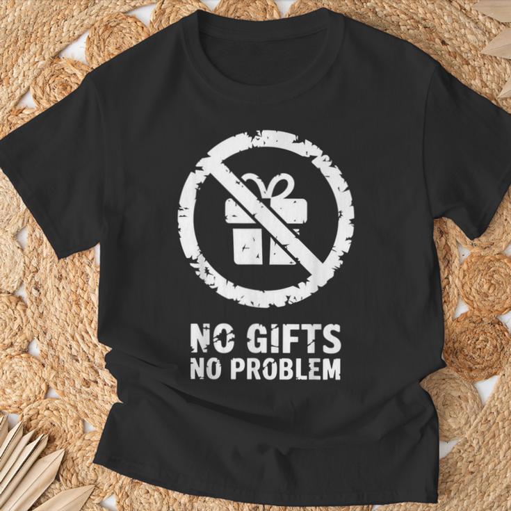 Un Noël Drôle Et Grincheux Pas De Cadeaux Pas De Problème T-Shirt Cadeaux pour les vieillards