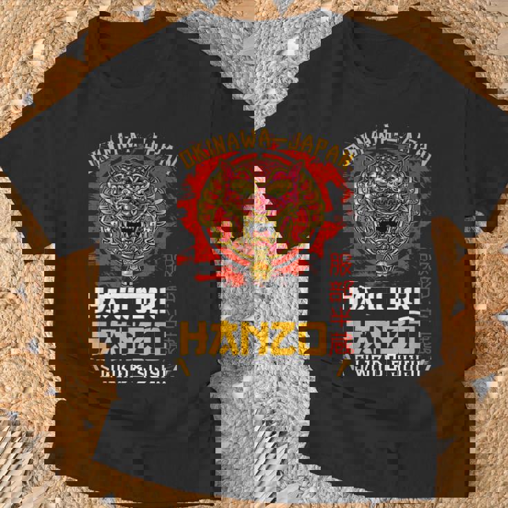 Warrior Warrior 沖縄 日本 はっとり 半蔵 剣と寿司 Tシャツ 高齢者への贈り物