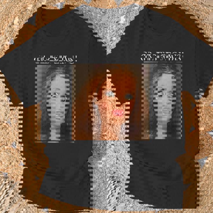 おもしろいドールフェイスミームガール本気で Tシャツ 高齢者への贈り物