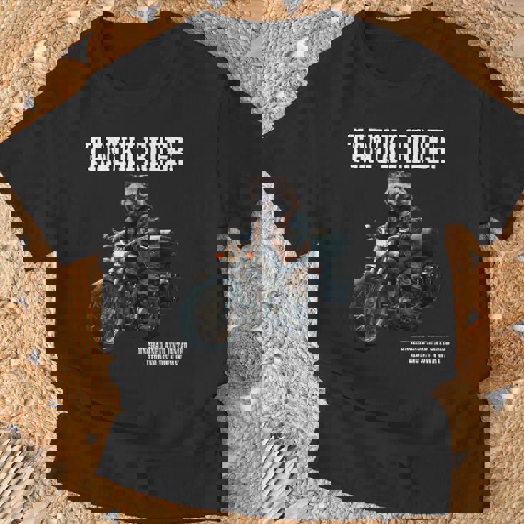 たぬきライダー バイク ビンテージ かっこいいタヌキ 狸 おもしろ 日本 動物 ユニーク オートバイ 乗り物 Tシャツ 高齢者への贈り物