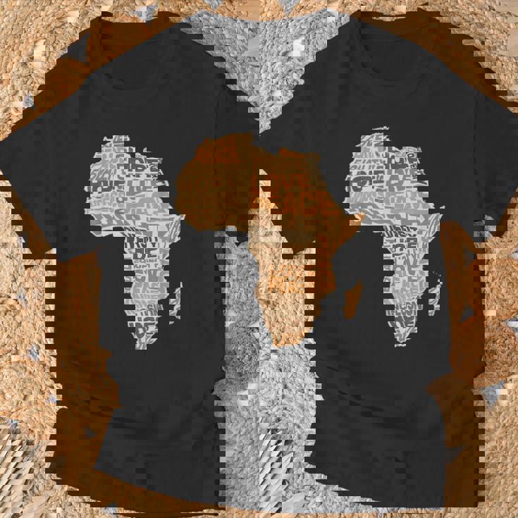 アフリカの平等パターン メラニン 肌色 アフリカ地図 Tシャツ 高齢者への贈り物