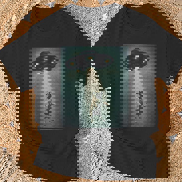 エイリアン誘拐パグ Ufo 面白い宇宙犬デザイン Tシャツ 高齢者への贈り物