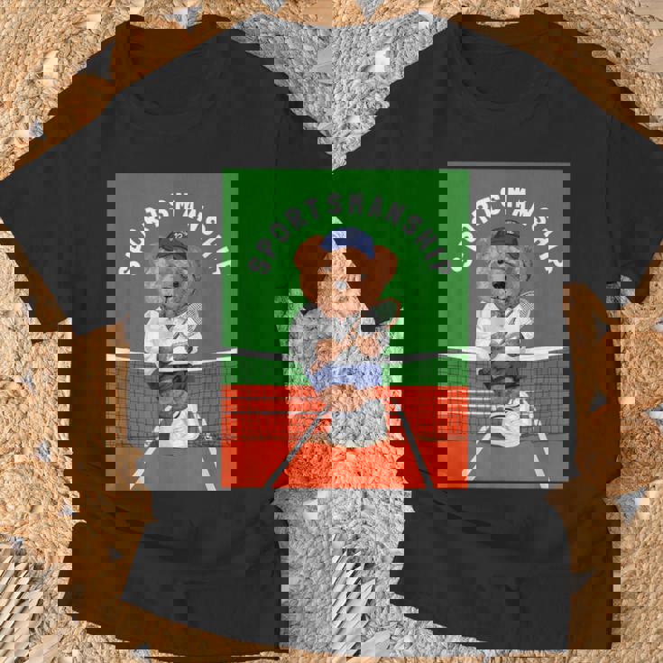 クールなテディベア テニス イラスト グラフィックデザイン Tシャツ 高齢者への贈り物